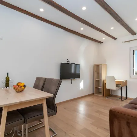 公寓 Lara's House By Interhome *