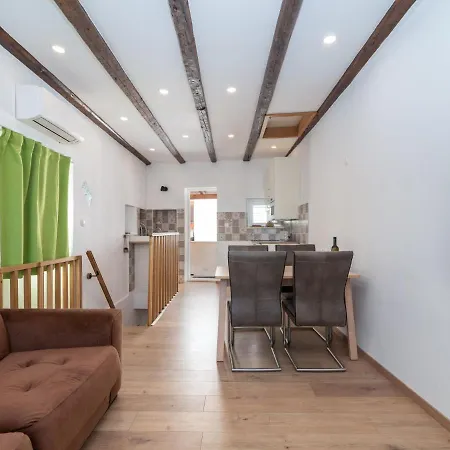 Lara's House By Interhome Appartamento